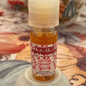 White Barn home fragrance oil in Twisted Peppermint.